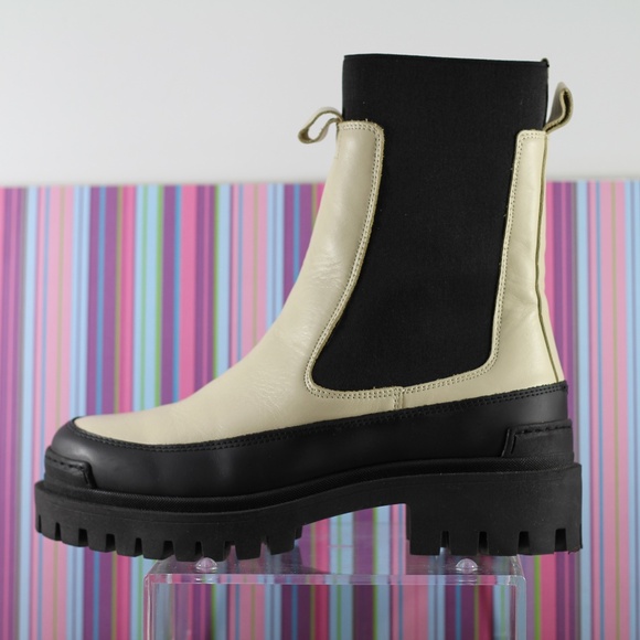 Simons Leather Bootie - Picture 4 of 15